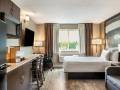 Queen Kitchenette