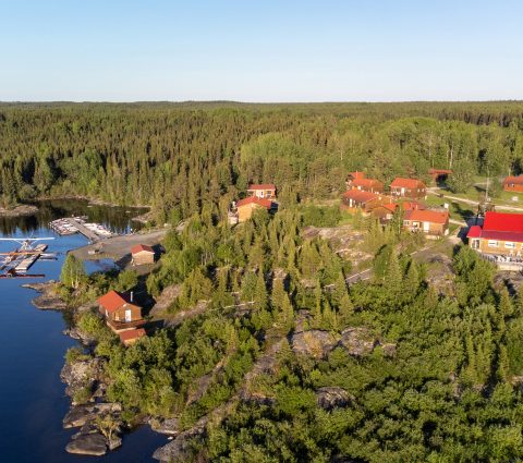 Elk Island Lodge - Aerial Cabins