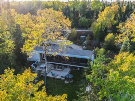 Lake Front Eco Friendly Cottage Spa