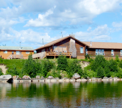 Budd's Gunisao Lake Lodge