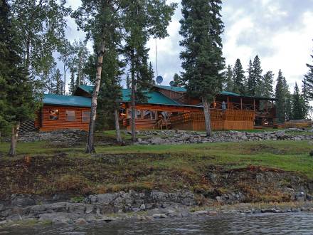 North Star Executive Outpost on World Class Acclaimed Knee Lake