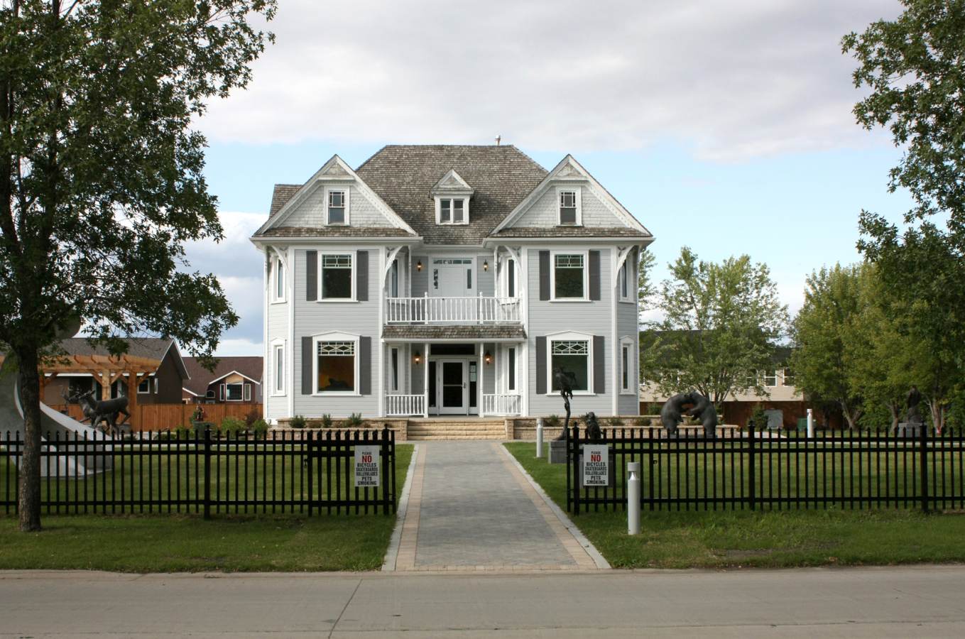 Gallery in the Park Travel Manitoba