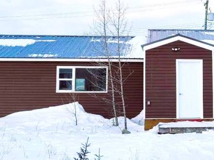 Sa Labas ng Caribou Cottage