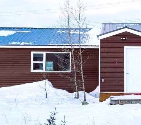 Sa Labas ng Caribou Cottage