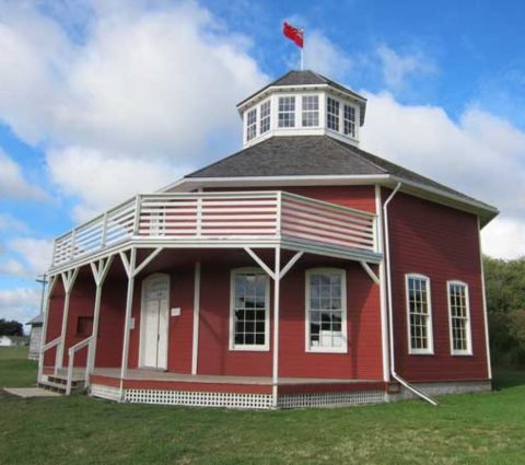Bâtiment d'exposition agricole - Bâtiment octogonal