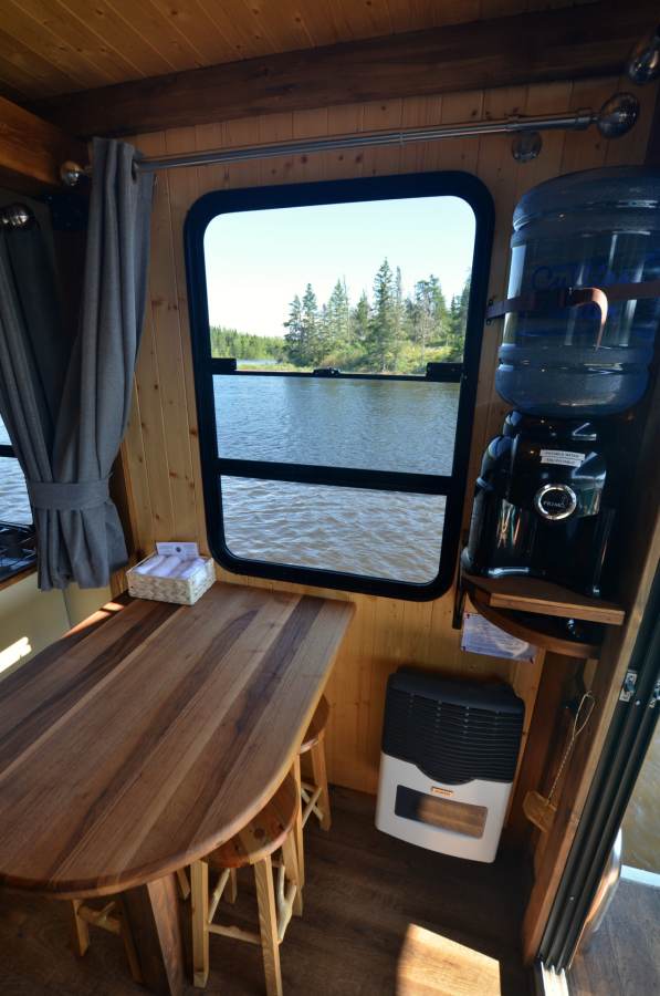 Voyageur Houseboats Travel Manitoba