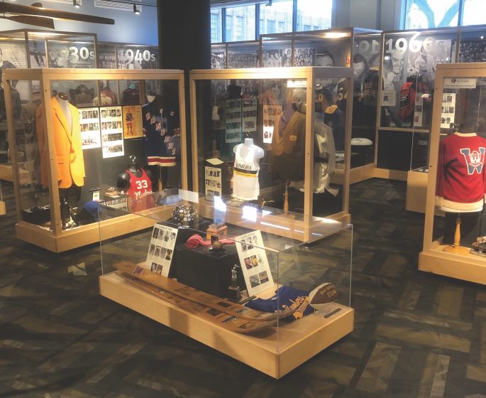 Die Manitoba Sport Hall of Fame wird in ihrer ganzen Pracht unter Glas und hinter Schloss und Riegel präsentiert.