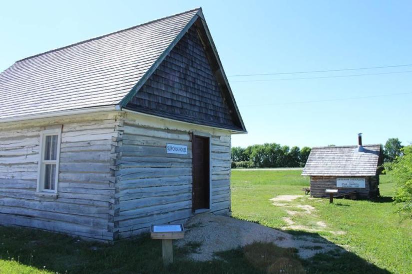 Ukrainisches Slipchuk-Haus: Architektonischer Charme und kulturelles Erbe in einem urigen ukrainischen Gehöft.