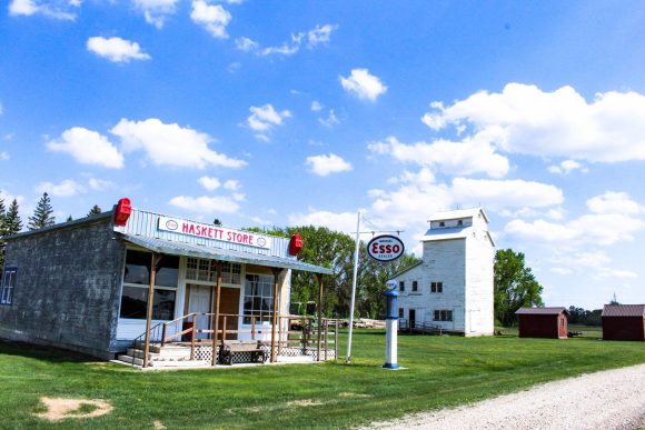 Panlabas ng Pembina Threshermen's Museum
