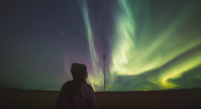 Nanonood ng mga hilagang ilaw na sumasayaw sa Churchill, Manitoba.