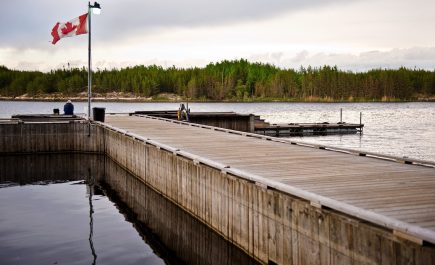 Pier sa Aikens Lake fishing lodge