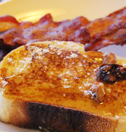 Foto del desayuno - bacon y tortitas