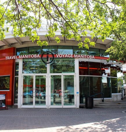 Exterior del Centro de Información Turística de Manitoba en The Forks.