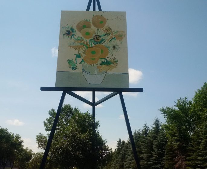 Van Gogh "Sunflowers" na atraksyon sa tabing daan sa Altona.
