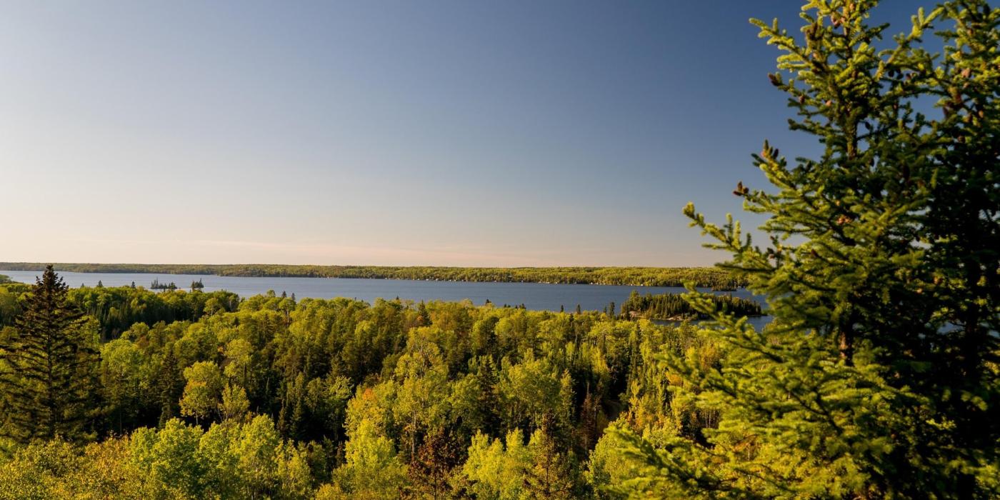 Vue sur le lac Falcon depuis Falcon Trails