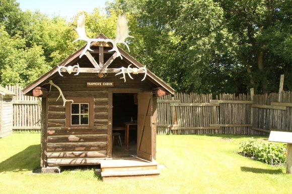Alte Blockhütte im Fort Dauphin Museum.