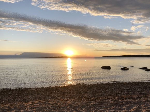 Sonnenuntergang über dem Lake Winnipeg am Sunset Beach im Hecla Provincial Park