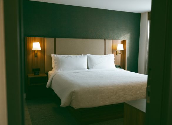 Chambre d'amis à l'hôtel Holiday Inn & Suites Winnipeg Downtown après rénovation.